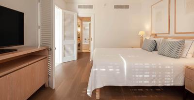 One Bedroom Deluxe Sea View Suite