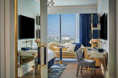 Hollywood Hills King