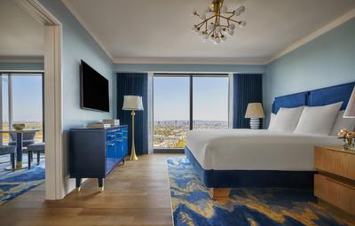 Deluxe Skyline One Bedroom Suite