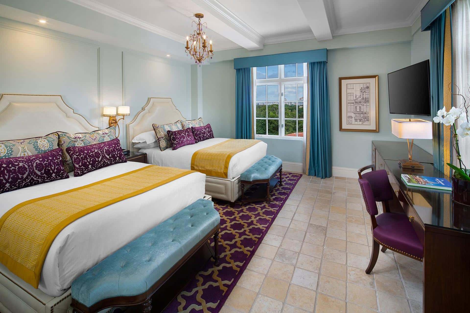 One Bedroom Suite - 2 Queens
