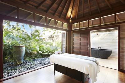 Spa Montage - Outdoor Hale