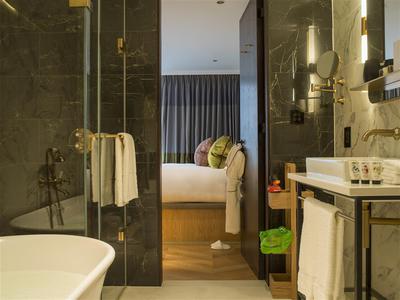 Guest room