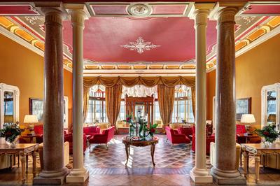 2 - Lobby