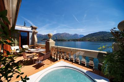 Rooftop Front Suite