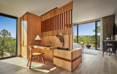 Deluxe Mountain King Room