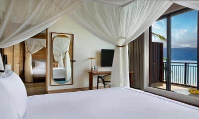 Three Bedroom Ocean House with Pool
