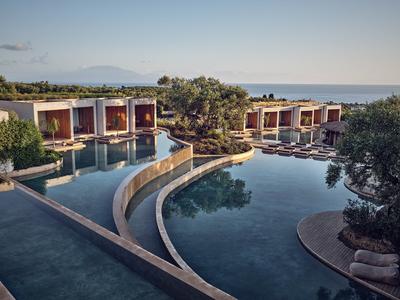 Superior Water Suite Swim Up Pool View