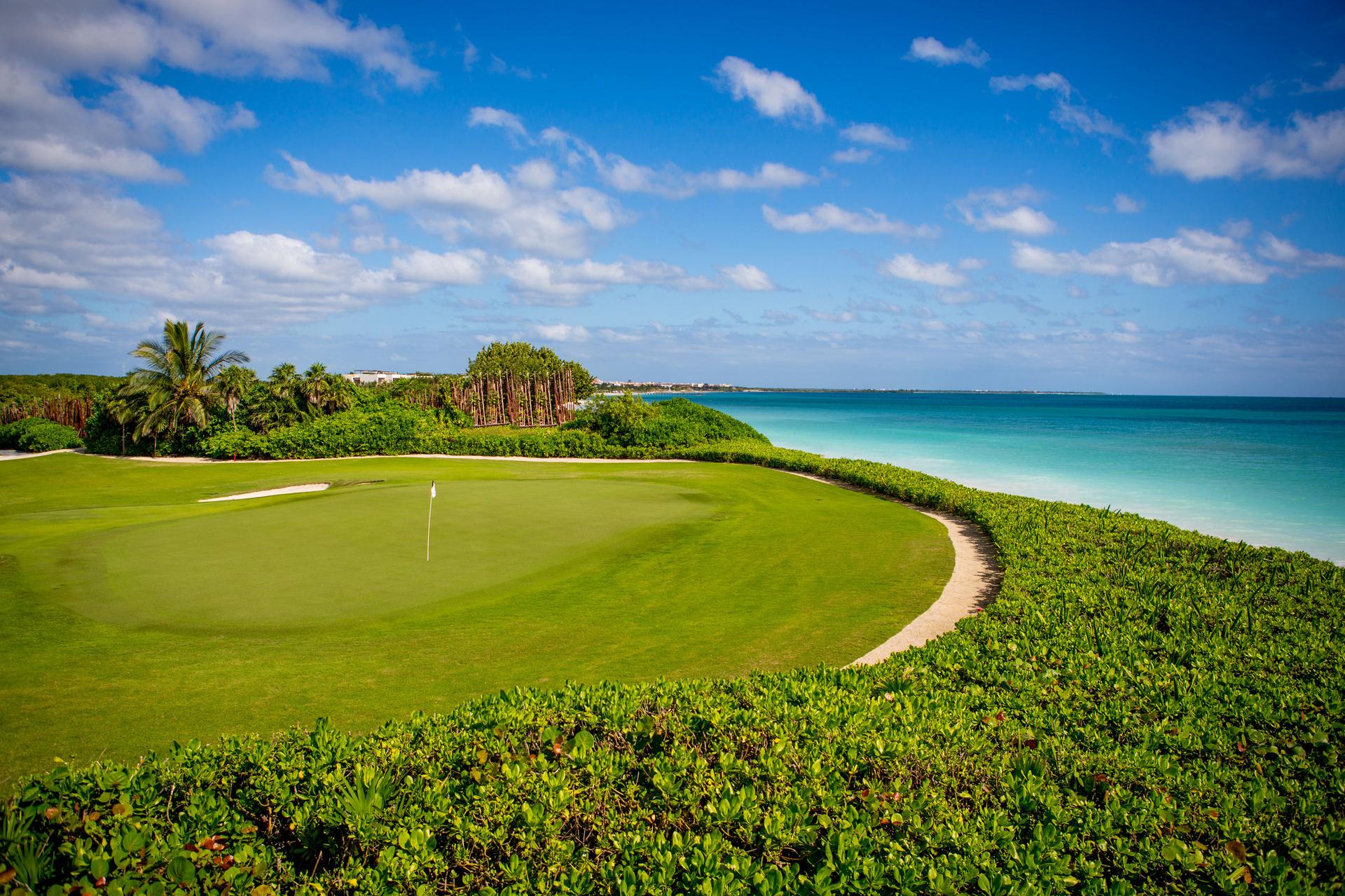 Golf course at Rosewood Mayakoba