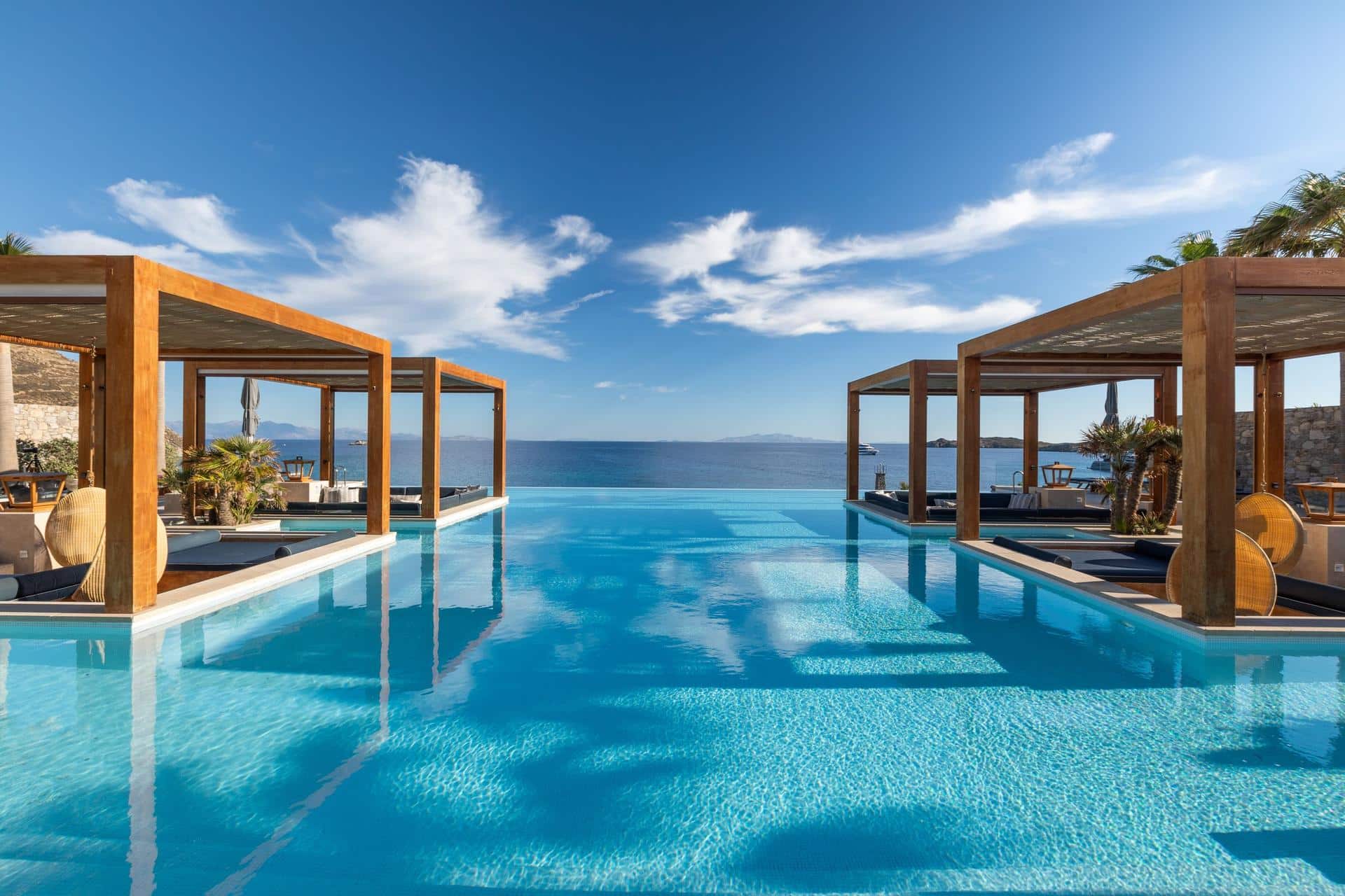 The best luxury hotels in the Greek Islands
