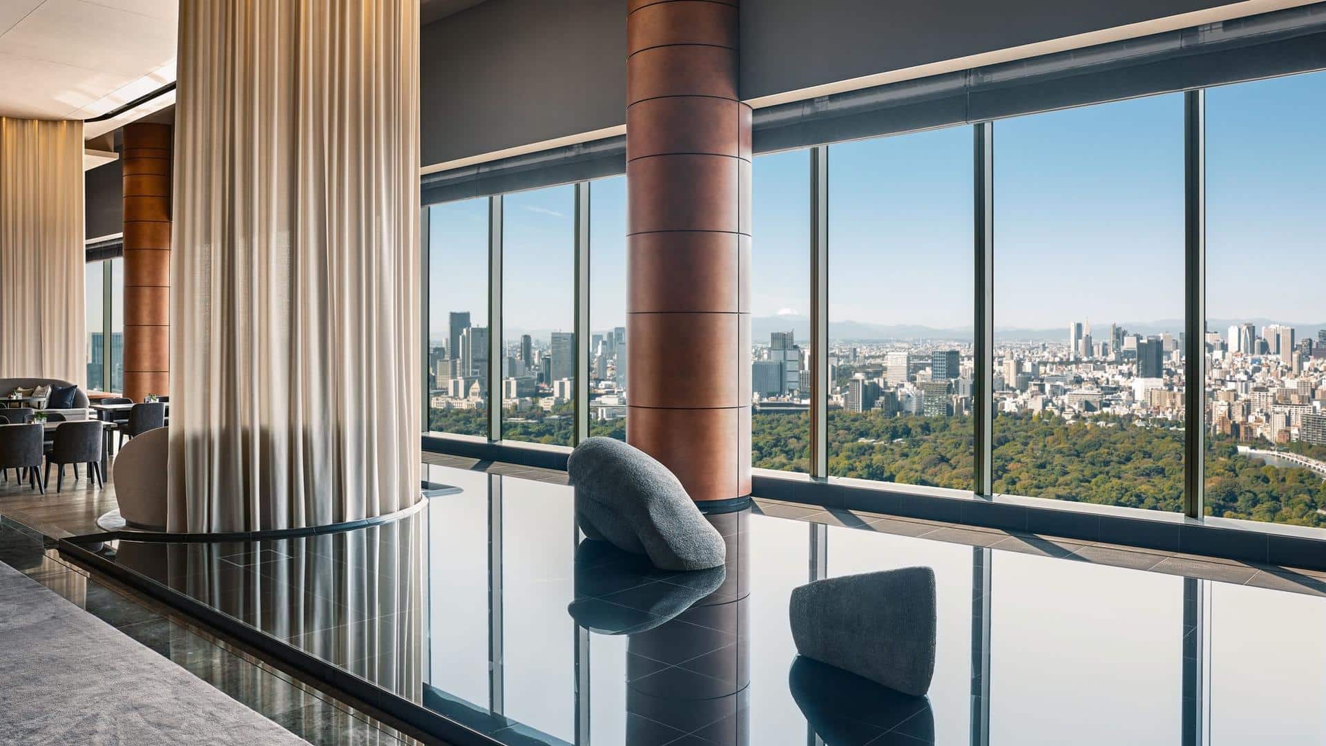 Lounge at Four Seasons Hotel Otemachi